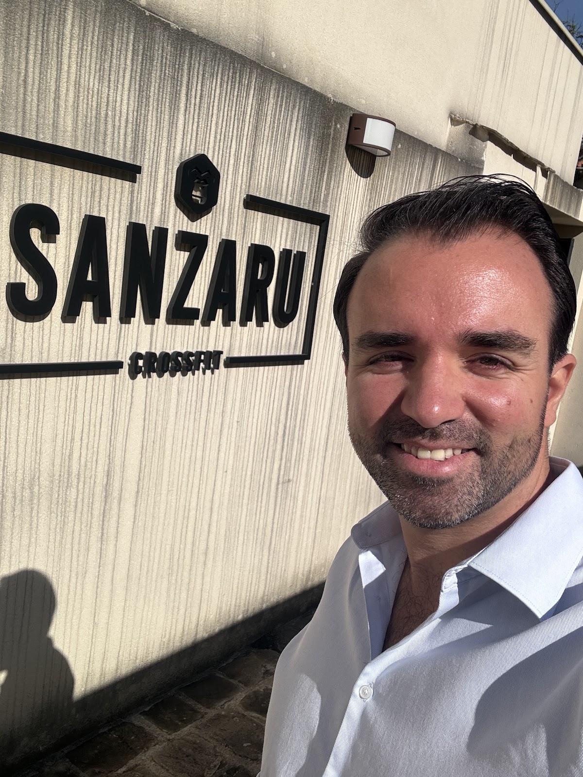 Pierre Tiab sur le terrain avec un gérant de salle de sport (14)
